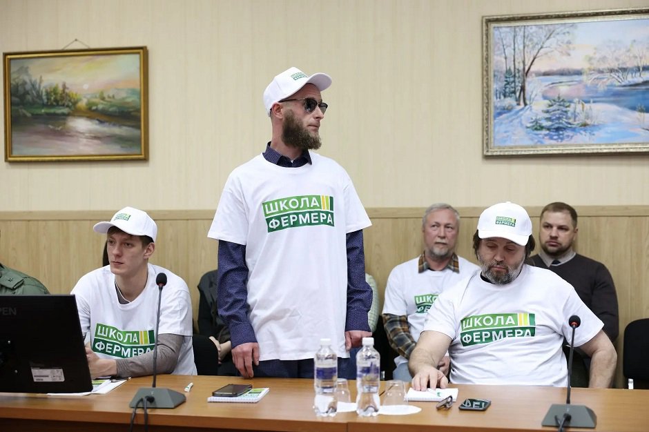 Михаил участвует в «Школе фермера». Фото пресс-службы правительства Иркутской области