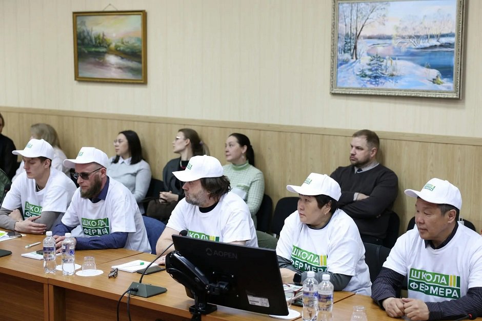 Михаил участвует в «Школе фермера». Фото пресс-службы правительства Иркутской области