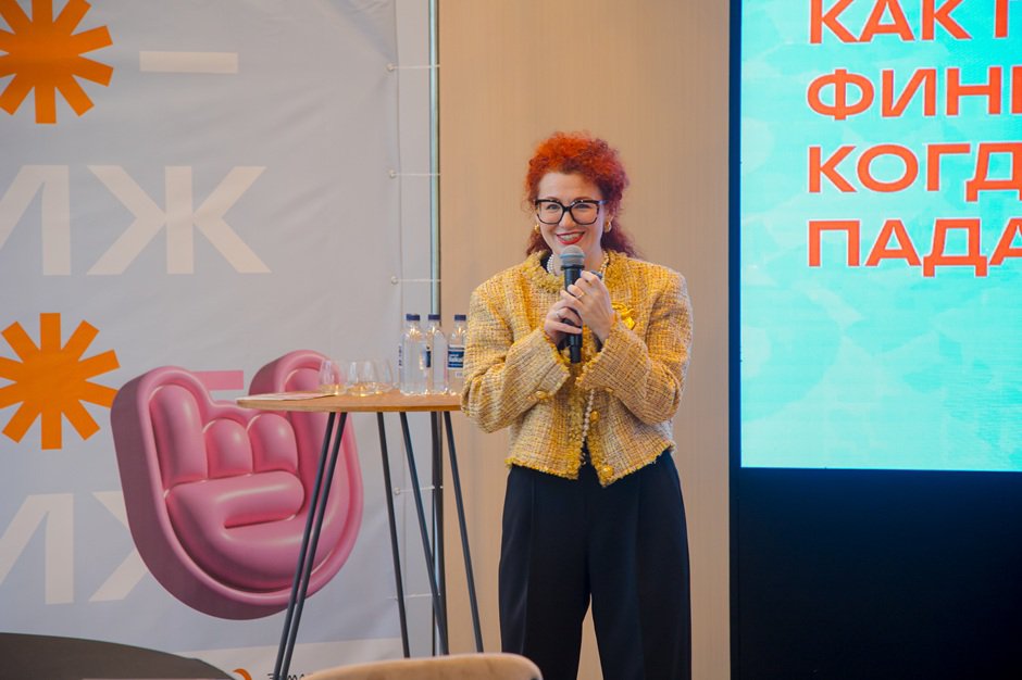 Спикер Дарья Януш: «Раньше выехать можно было на сервисе, харизме, цене. Сейчас — уже точно нет» Спикер Дарья Януш: «Раньше выехать можно было на сервисе, харизме, цене. Сейчас — уже точно нет»