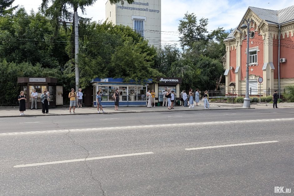 Перекрытая улица. Фото IRK.ru