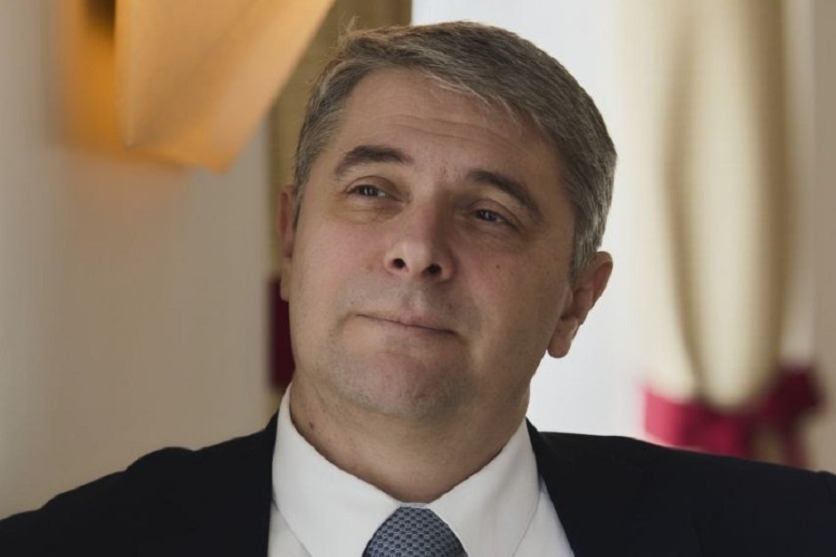 Максим Семов, руководитель службы взаимодействия с контролирующими органами и эксперт по финансовой грамотности Азиатско-Тихоокеанского банка Максим Семов, руководитель службы взаимодействия с контролирующими органами и эксперт по финансовой грамотности Азиатско-Тихоокеанского банка