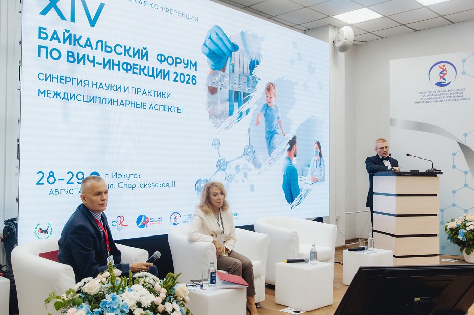 С докладом выступает директор НИИ Гриппа им. Смородинцева Дмитрий Лиознов. Фото Лили Высоцкой