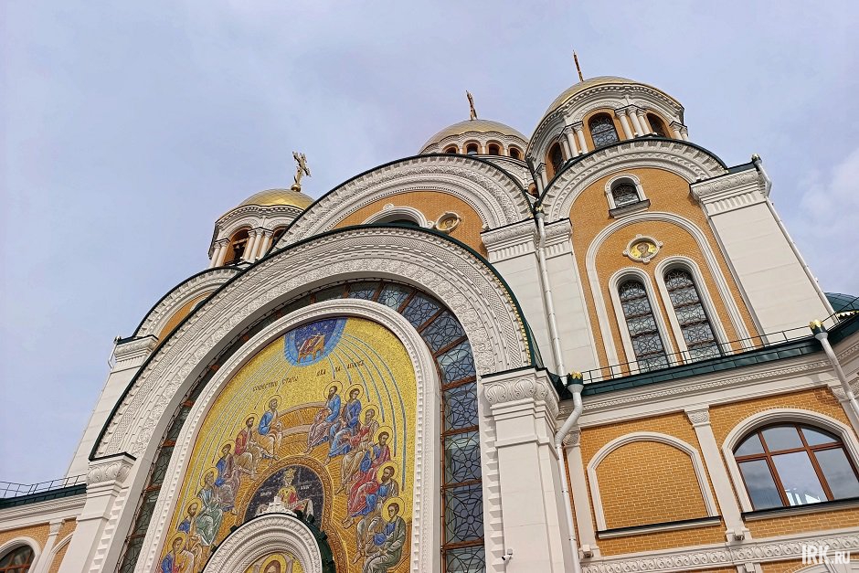 Высота сооружения достигает 63 метров