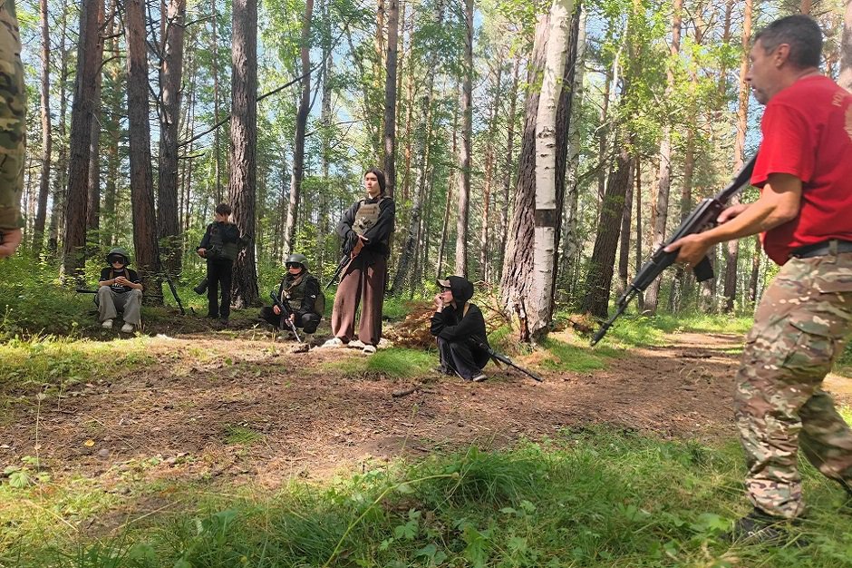 В программе лагеря были тактика, военная и гражданская медицина, топография, класс БПЛА, радиосвязь и физическая подготовка