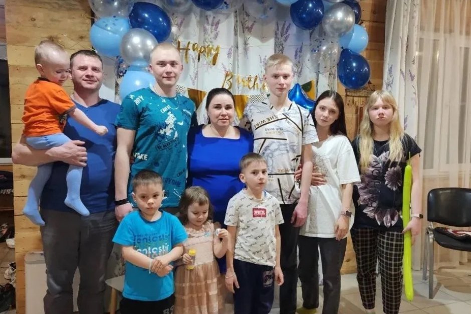 Супруги Жуковы учат детей, как находить общий язык после ссор и решать разногласия мирно Супруги Жуковы учат детей, как находить общий язык после ссор и решать разногласия мирно