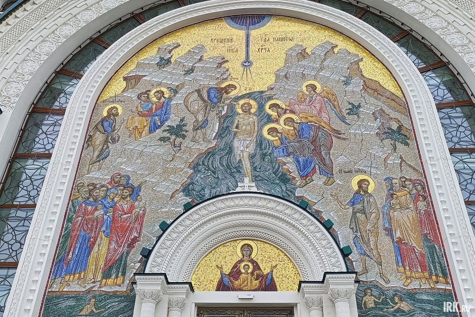 Мозаичное панно на храме
