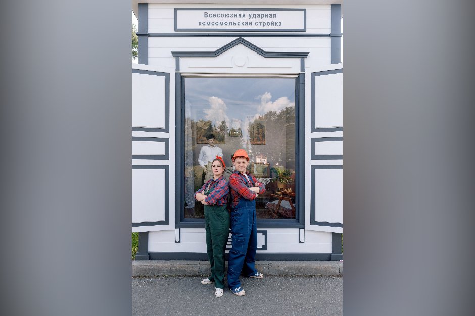 Окно «Всесоюзная ударная комсомольская стройка»