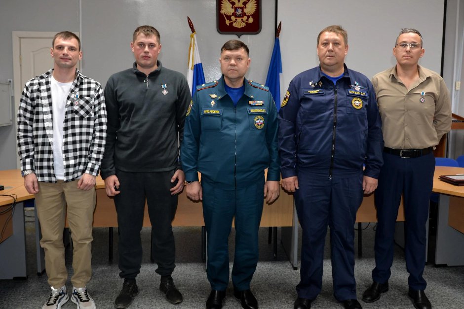 Церемония награждения. Фото из соцсетей администрации Бодайбо и района