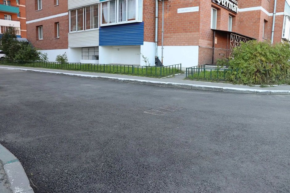 Вблизи домов на Баумана 237/5 и 237 проложили ливневку и вывели ее в колодец