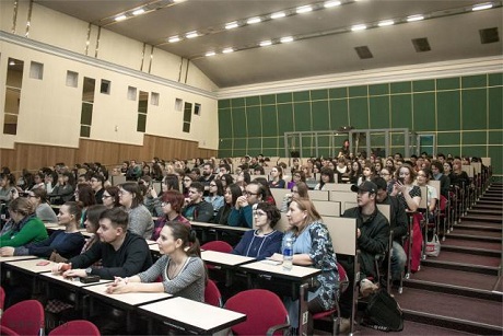 Студенты. Фото www.islu.ru