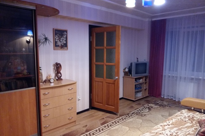 2-комнатная квартира в 18-м микрорайоне. 44 кв.м., 2 250 000 рублей.
