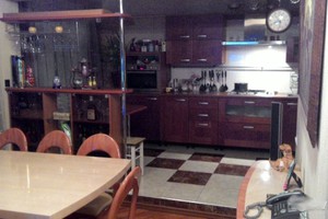 3-комнатная квартира в 10-м микрорайоне. 80 кв.м., 3 500 000 рублей.