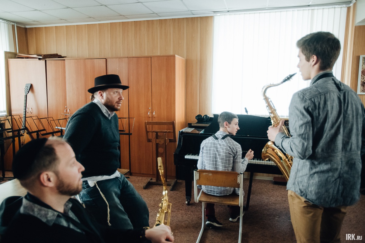 Наряду с отцом, ценные советы участникам мастер-класса давали Александр и Дмитрий Бриль.