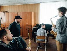 Наряду с отцом, ценные советы участникам мастер-класса давали Александр и Дмитрий Бриль.