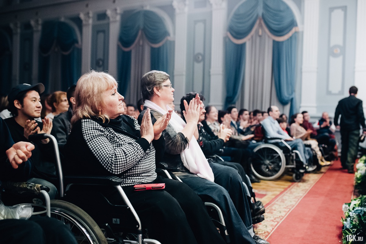 Пригласительные билеты на концерт получили люди с ограниченными возможностями.