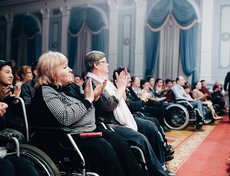 Пригласительные билеты на концерт получили люди с ограниченными возможностями.