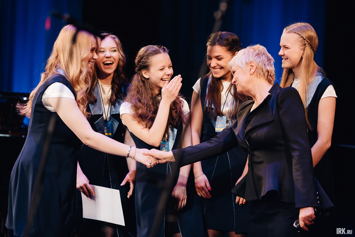 Известная московская джазовая певица Ирина Родилес вручила дипломы участникам фестиваля.