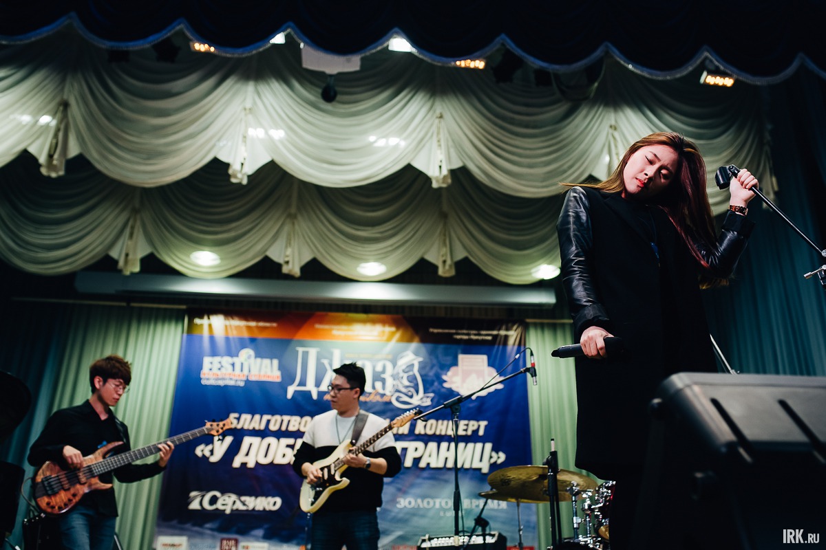 На сцене гости из Кореи.