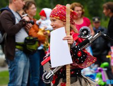 Конкурс детских колясок в Иркутске. Фото Владимира Смирнова