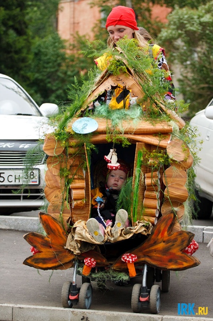 Конкурс детских колясок в Иркутске. Фото Владимира Смирнова