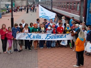 Участники акции. Фото с сайта www.pribaikal.ruJ