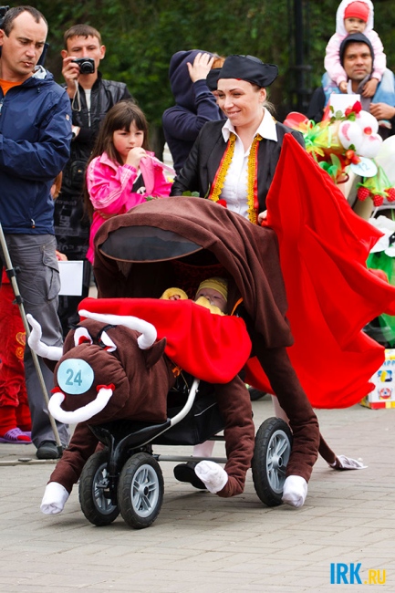 Конкурс детских колясок в Иркутске. Фото Владимира Смирнова