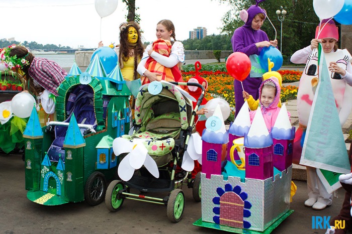 Конкурс детских колясок в Иркутске. Фото Владимира Смирнова