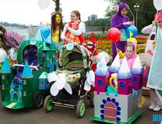 Конкурс детских колясок в Иркутске. Фото Владимира Смирнова
