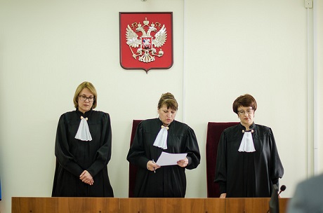 На оглашении решения суда. Фото Ильи Татарникова