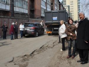Во дворе на улице Безбокова. Фото пресс-службы думы Иркутска