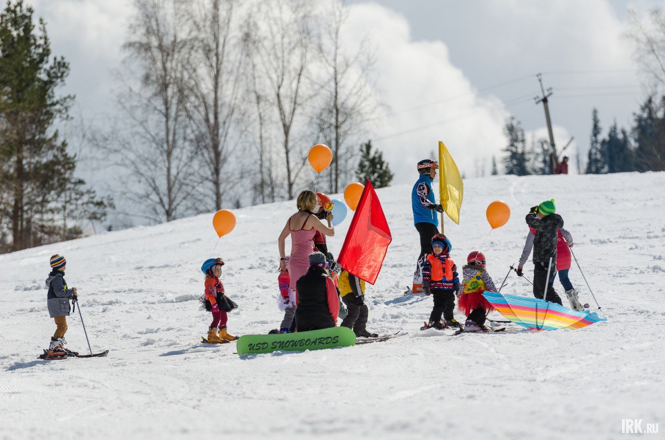 Первыми на трассу вышли воспитанники Детской горнолыжной школы.