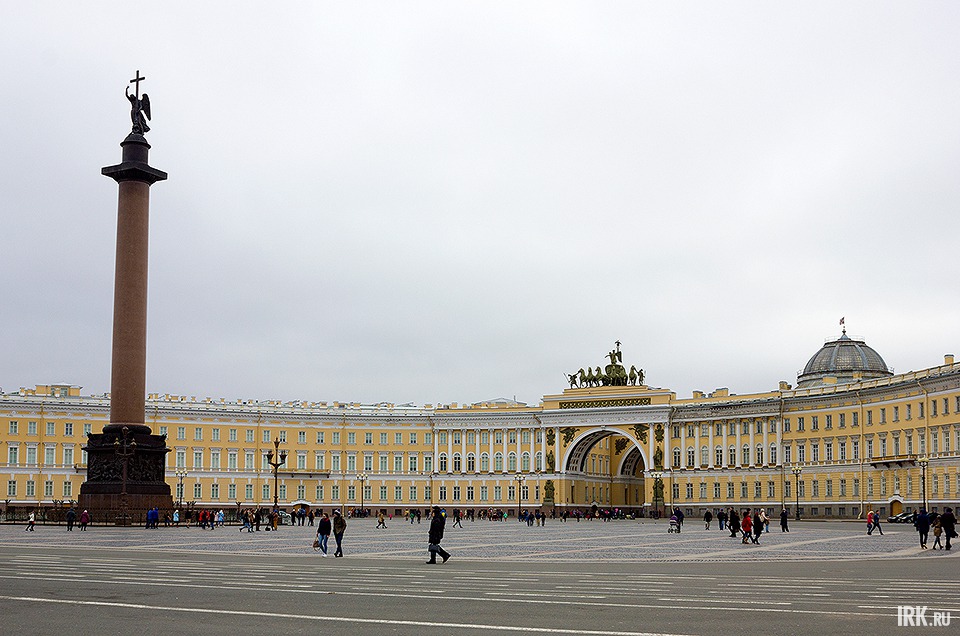 Дворцовая площадь и Александровская колонна
