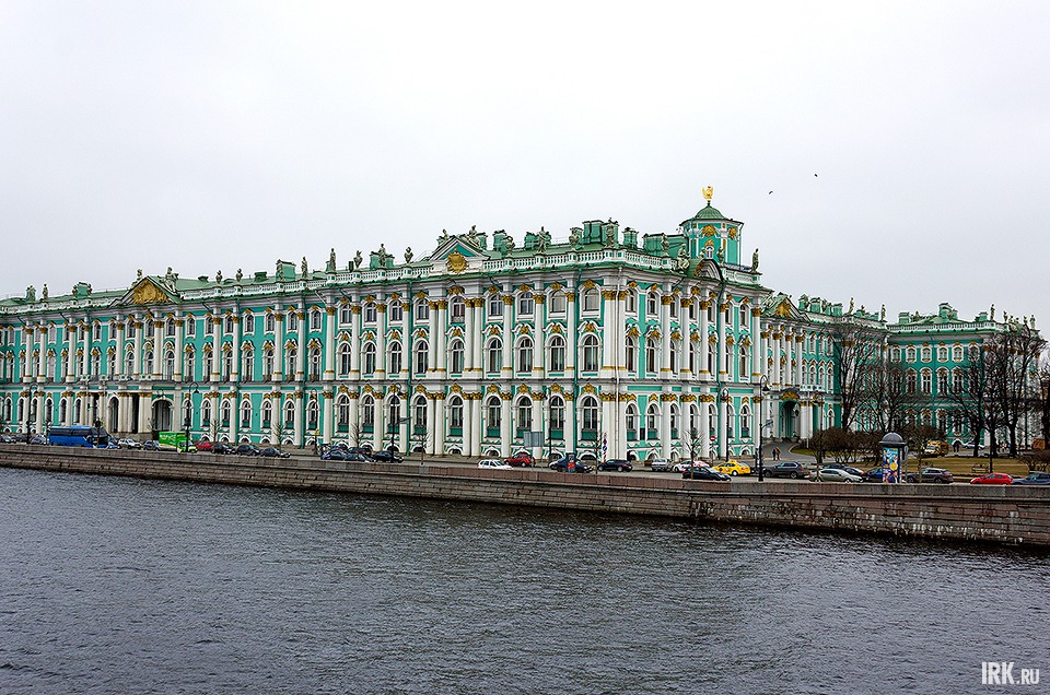 Эрмитаж со стороны Дворцового моста