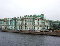 Эрмитаж со стороны Дворцового моста