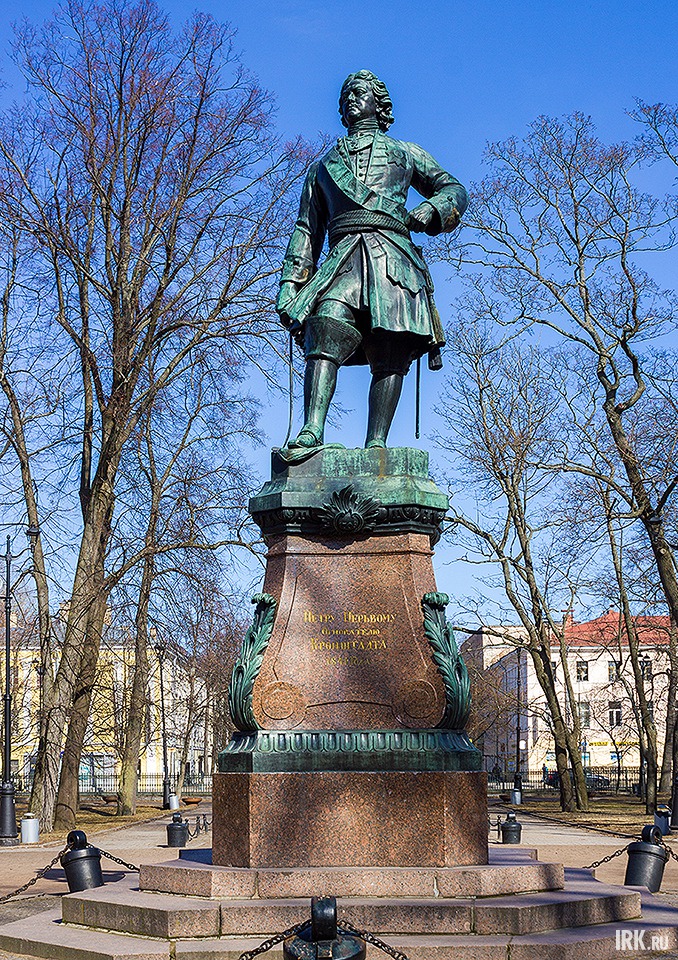 Памятник Петру Первому в одноименном парке