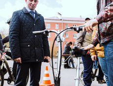 Демонстрация складного электровоза. Прокатиться на чудо-велосипеде смогли все желающие