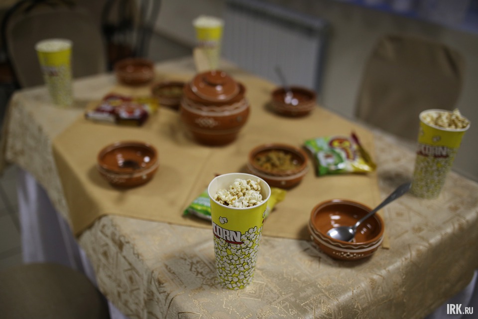 В буфете на седьмом этаже библиотеки можно было перекусить.