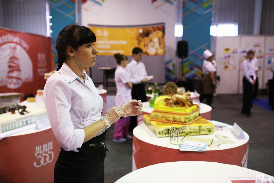 В конкурсе приняли участие кондитерские CAKE HOME, «Вернисаж», Stefany, «Везувий», «Гастроном № 1», Pop Café, отель «Солнце», кондитер Роман Карабицкий, фабрика вкусной жизни «Мария».