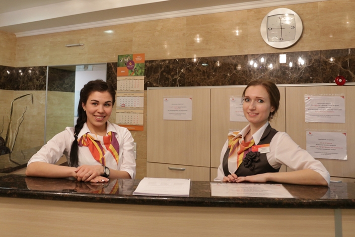 В регистратуре клиники «Мать и дитя»