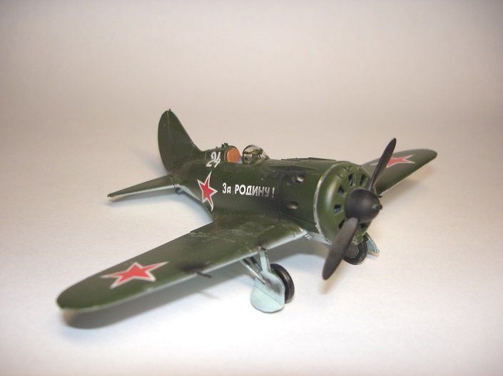 Истребитель И-16 в масштабе 1:72