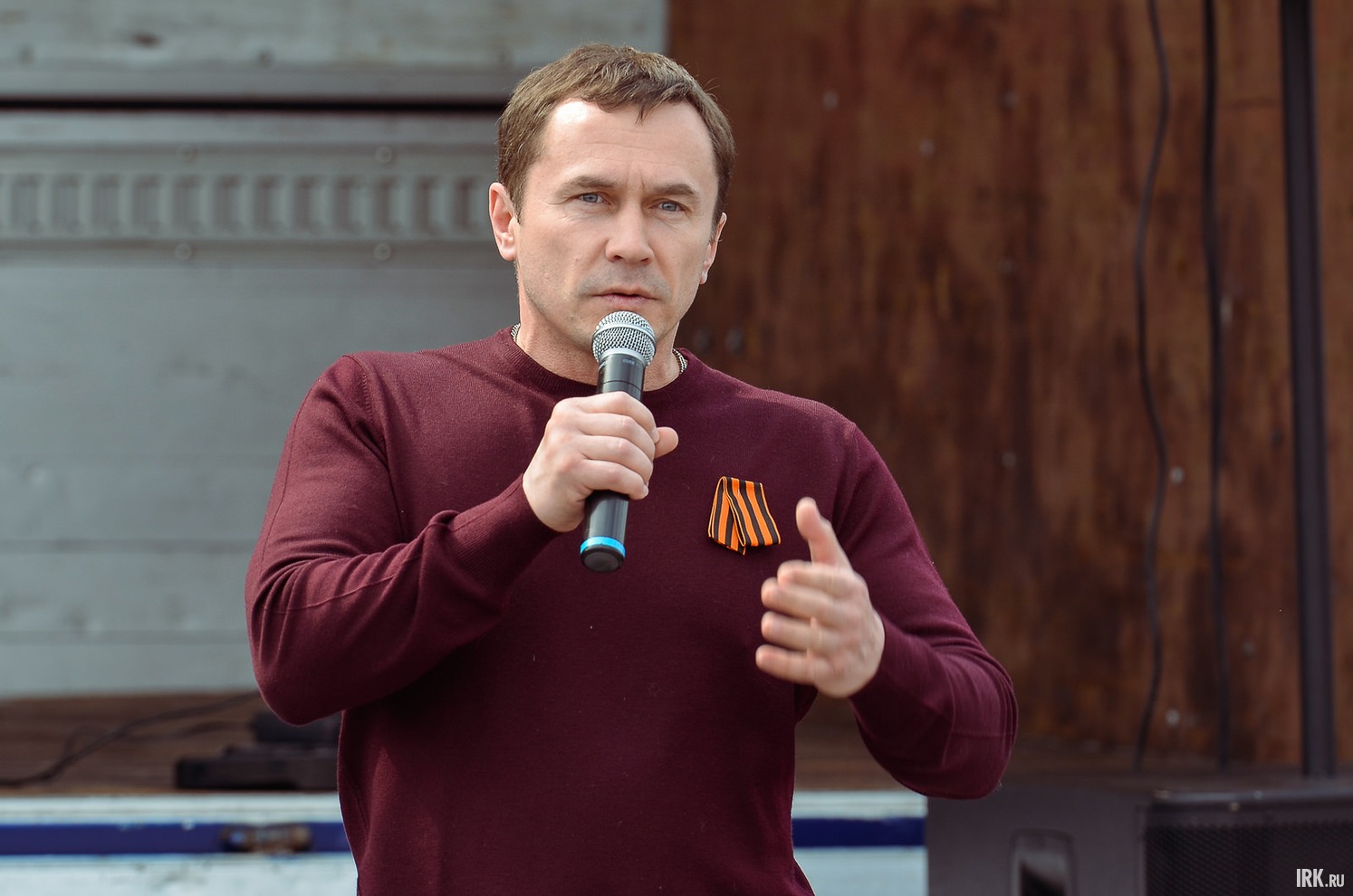 Иркутских байкеров приветствовал мэр города Дмитрий Бердников.