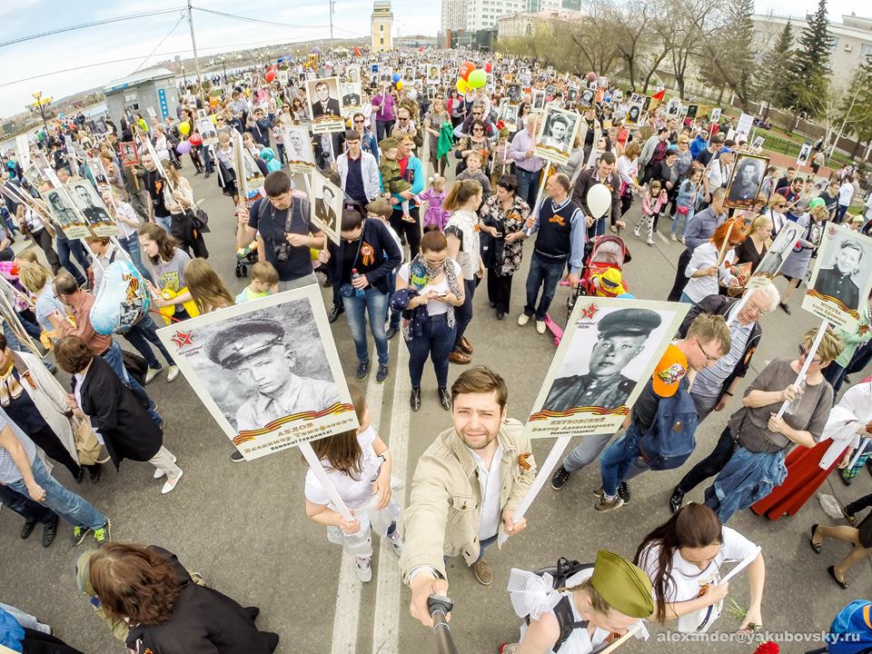Колонна «Бессмертного полка». Фото Александра Якубовского со страницы в «Фейсбуке»