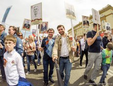 Колонна «Бессмертного полка». Фото Александра Якубовского со страницы в «Фейсбуке»