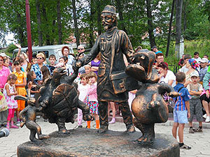Скульптура. Фото с сайта www.admcher.ru