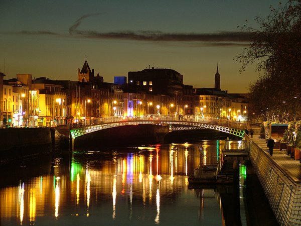Вечером на мосту Дублина.  Фото с сайта www.tonkosti.ru