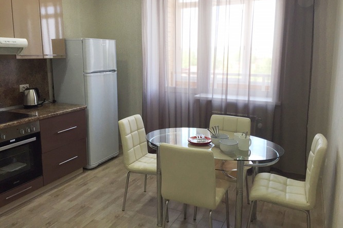 Квартира на улице Безбокова: 42 кв.м., 18 000 рублей в месяц.