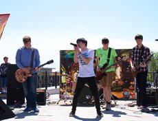 В завершение праздника выступила иркутская группа Embers.