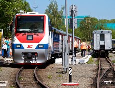 Можно было покататься в поезде по острову Конный. Детская железная дорога работает с мая.