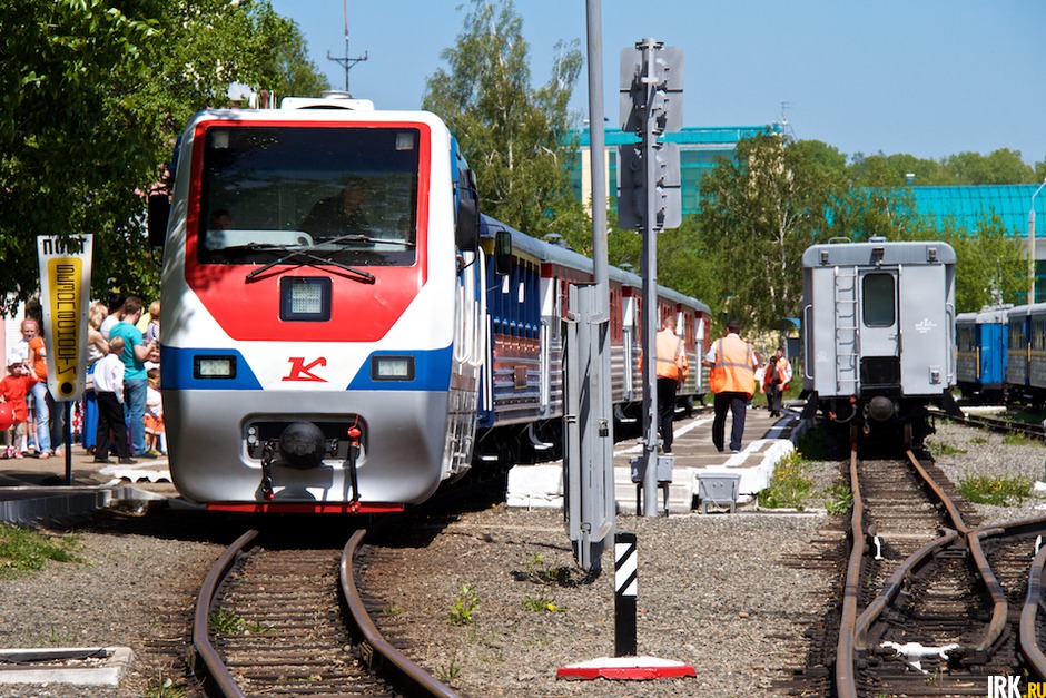 Можно было покататься в поезде по острову Конный. Детская железная дорога работает с мая.