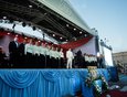 Вечером 4 июня на большой сцене около здания правительства Иркутской области начался большой концерт. Камерный хор Губернаторского оркестра исполнил гимн «Иркутск — середина Земли».